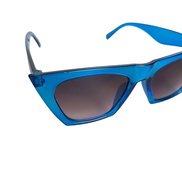 SUNGLASSES SUN GLASSES Blue Plastic Frames Cat Eye Shades Beach Vacation Summer - Picture 3 of 16